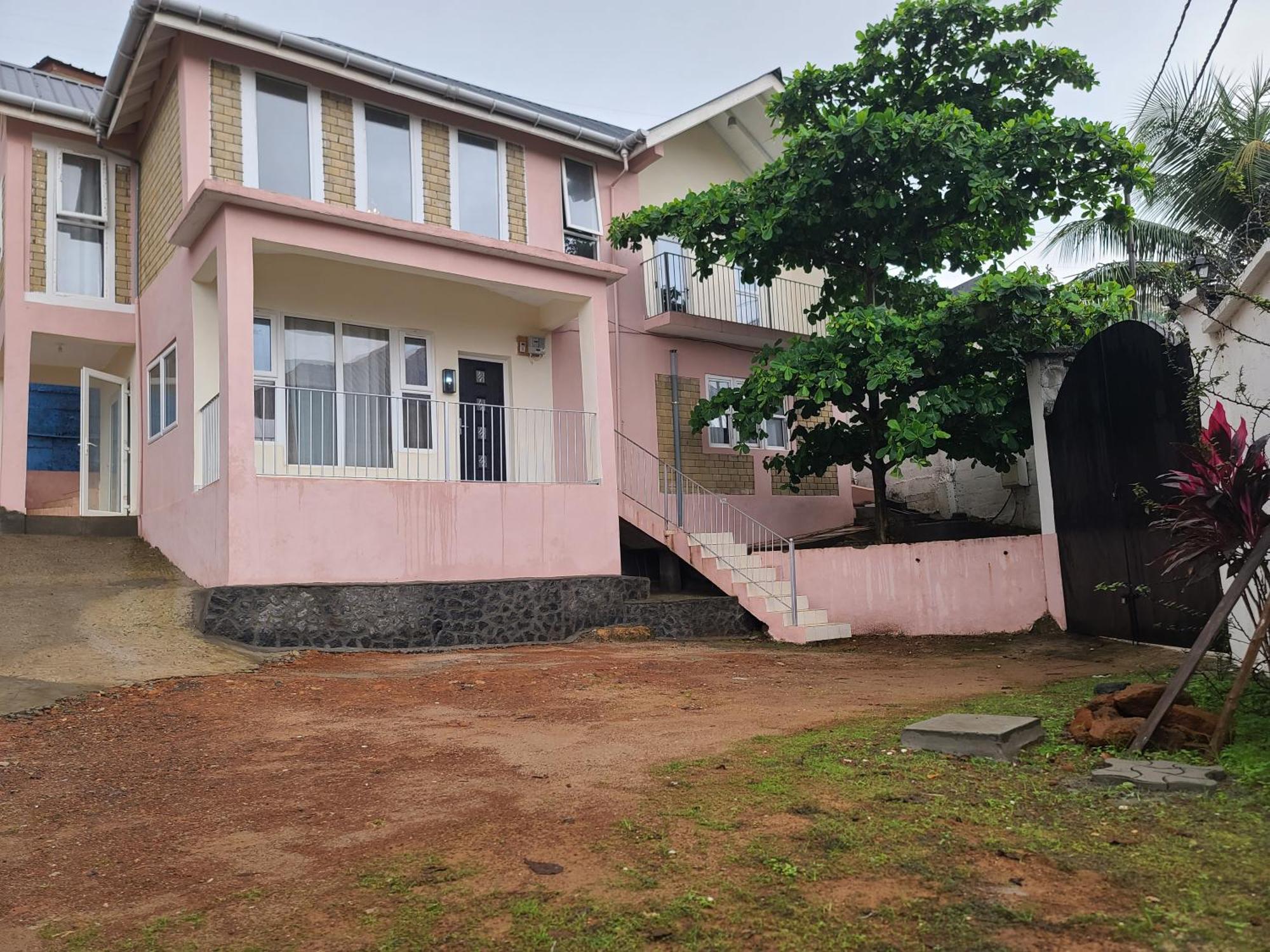 Remarkable 3-Bed House In Freetown Villa Exterior photo